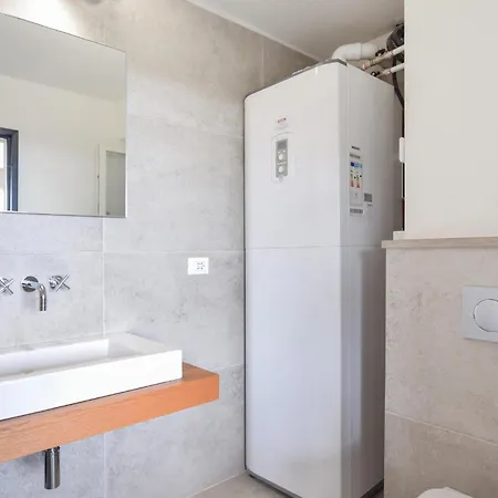 4 Bedroom Gorgeous In Сasa de vacaciones Massarosa